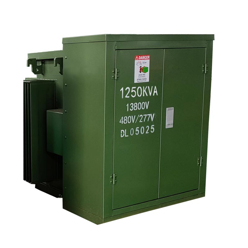 Trifazni transformator, nameščen na ploščici